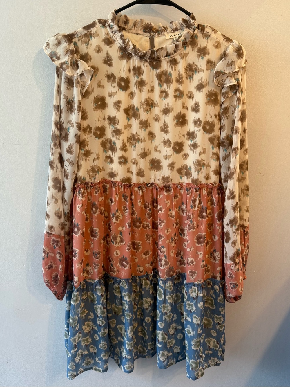 JODIFL Ruffle-Neck Floral Blouse in Cream, Brown & Teal
